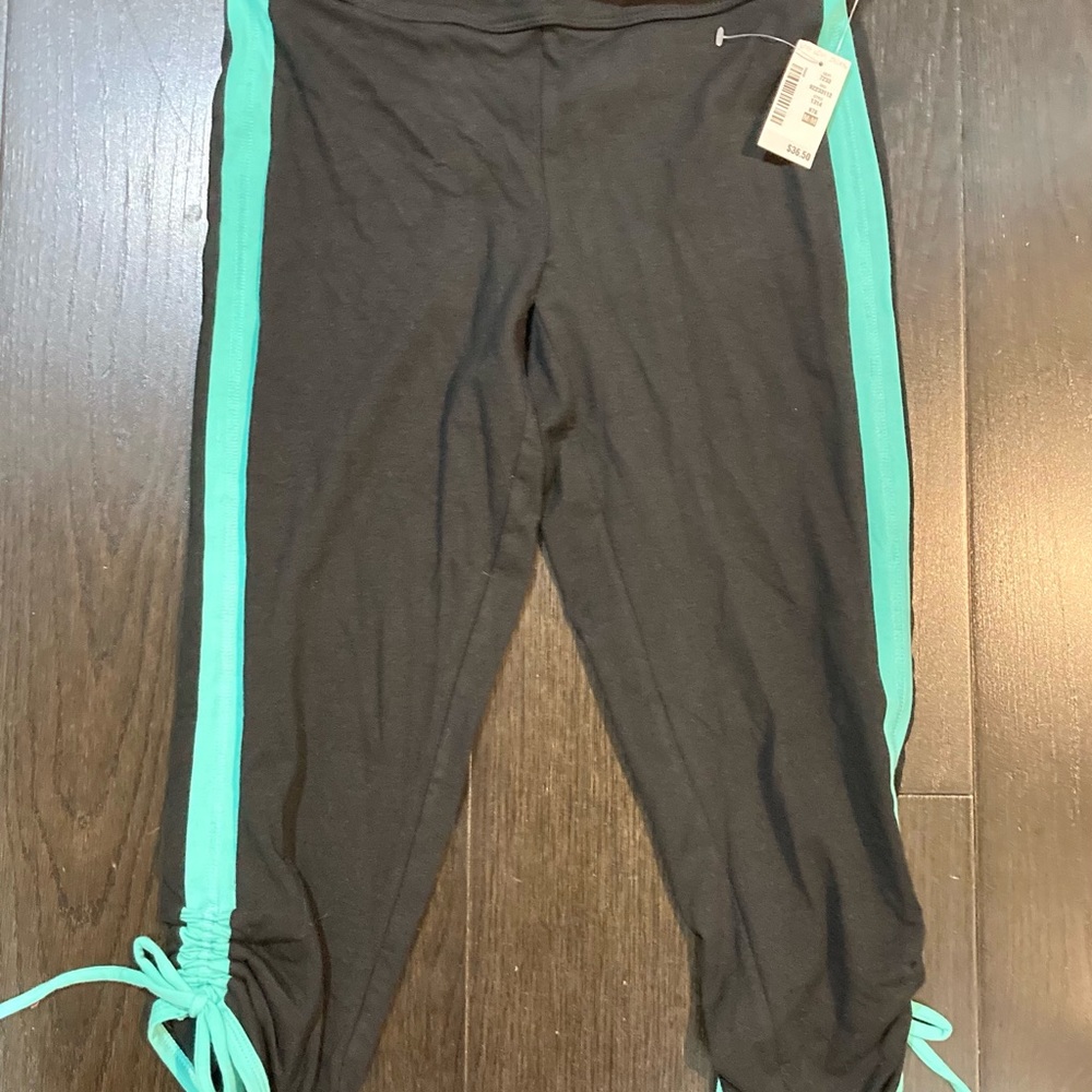NEW Women’s Active Capris